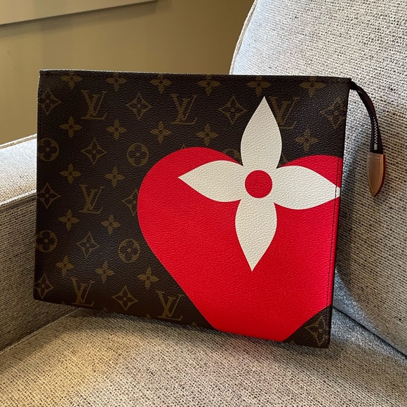 ❌❌SOLD❌❌LOUIS VUITTON❤️GAME ON TOILETRY POUCH 26❤️ - Picture 3 of 12